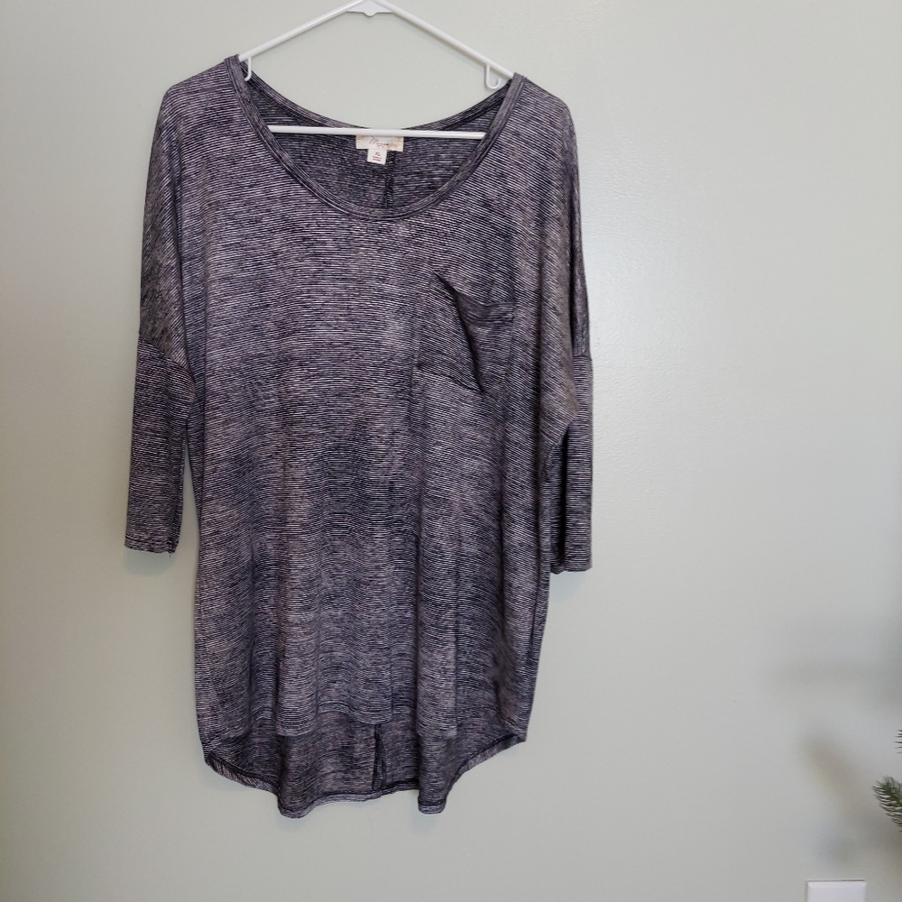 Misia top Hi Lo black white Round Neckline Buttons Down Back Half Sleeve Size XL